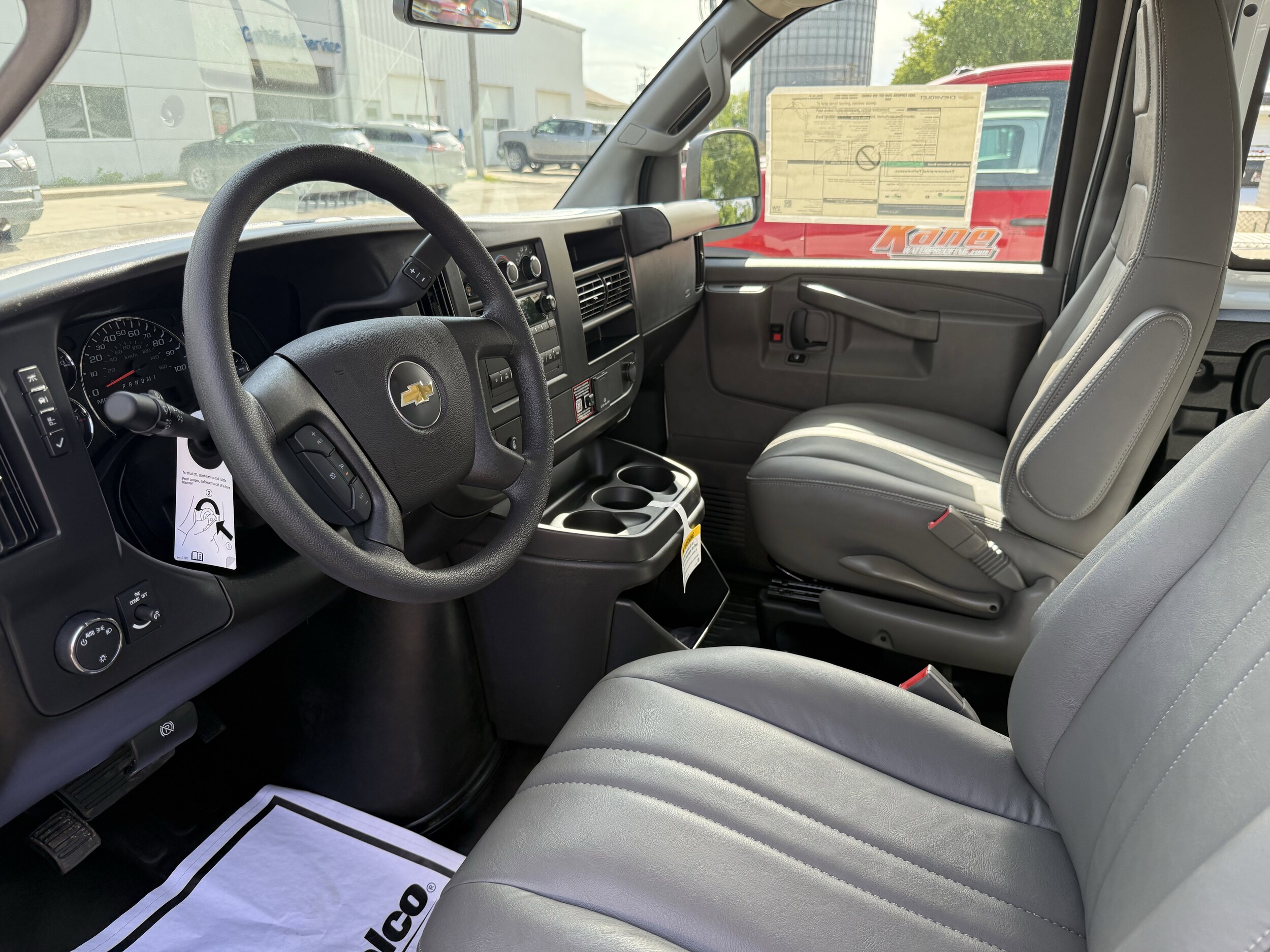 2025 Chevrolet Express Cargo Work Van - Photo 9