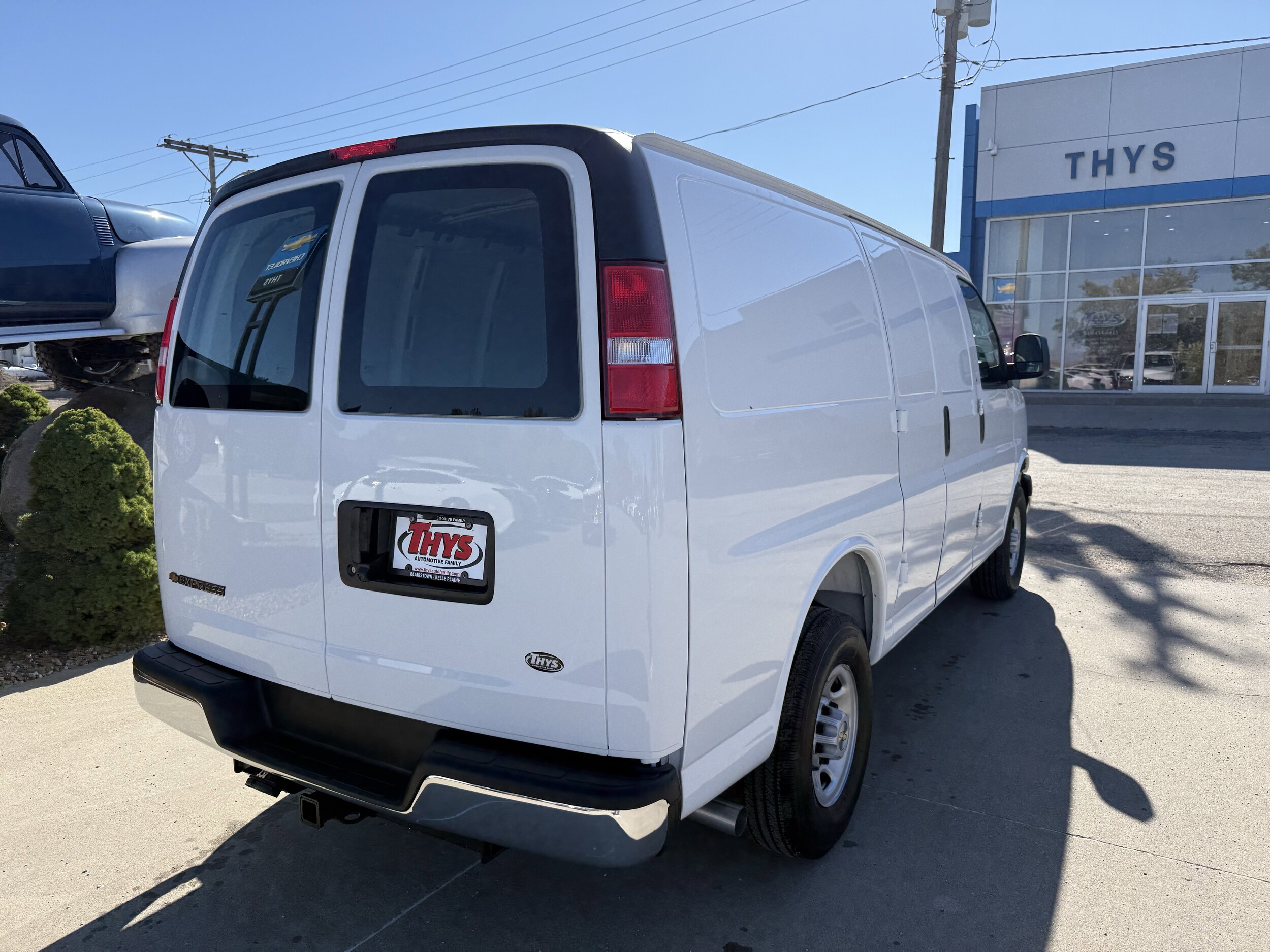 2025 Chevrolet Express Cargo Work Van - Photo 7