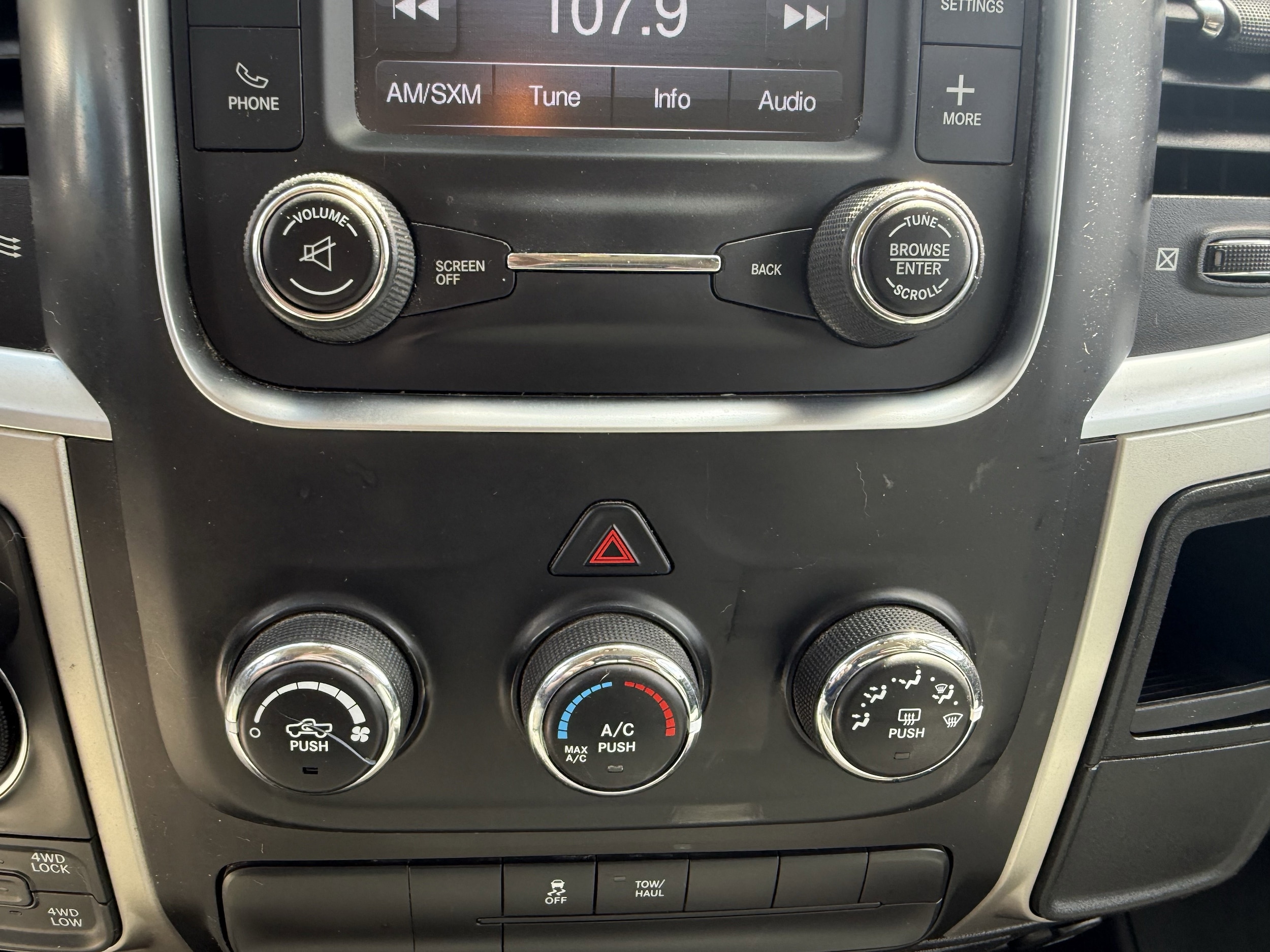 2016 RAM Ram 1500 Pickup SLT - Photo 15
