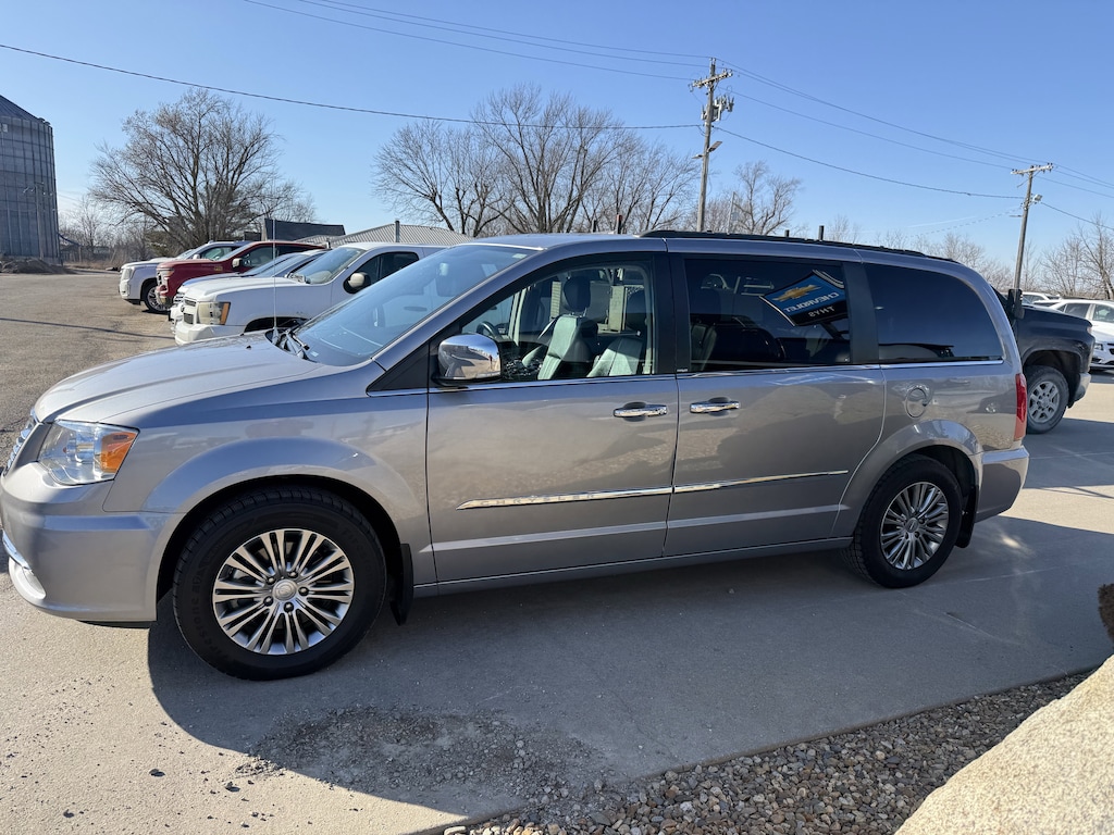 Used 2014 Chrysler Town & Country Touring-L Wagon