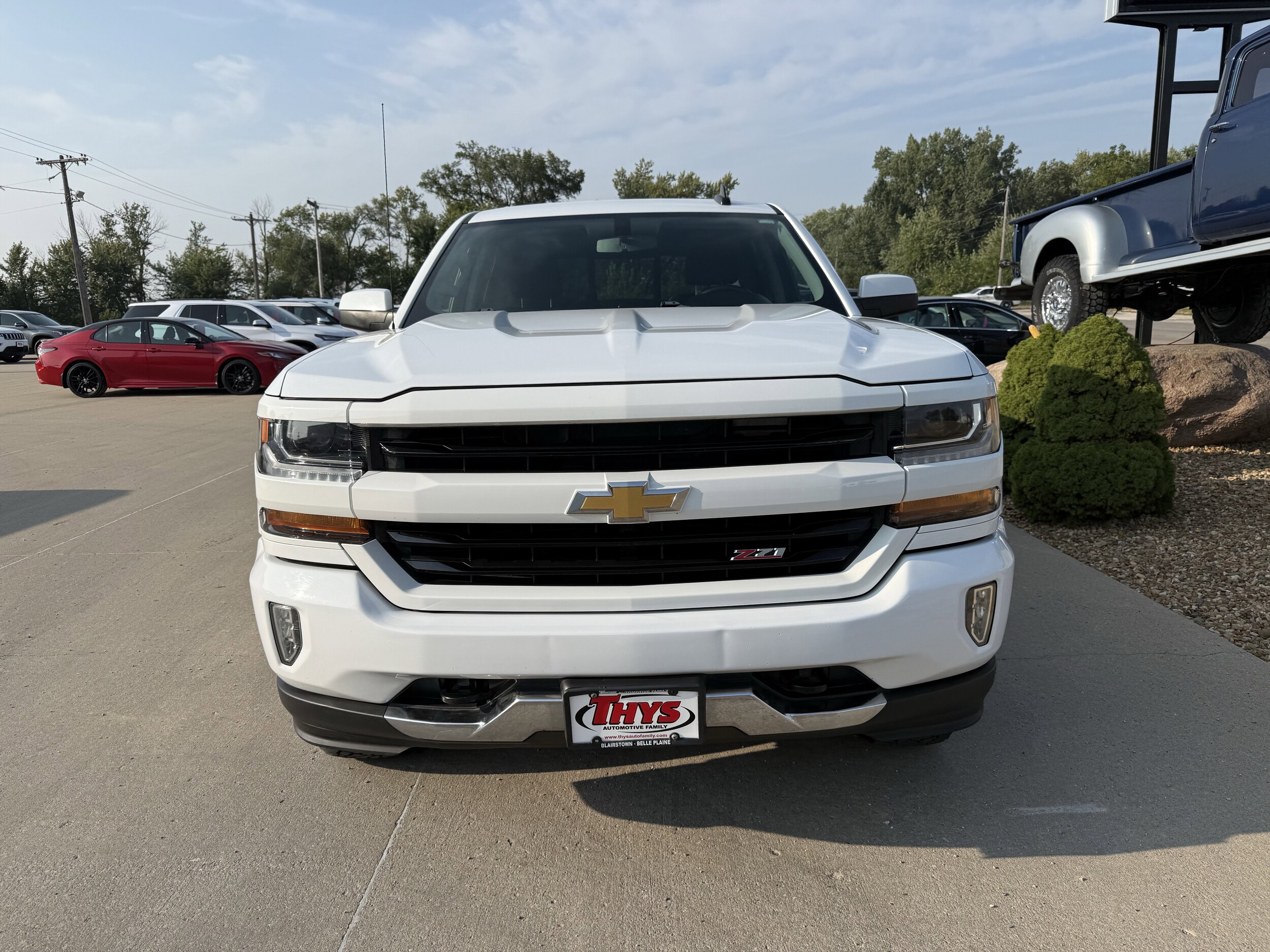 2018 Chevrolet Silverado 1500 photo 2