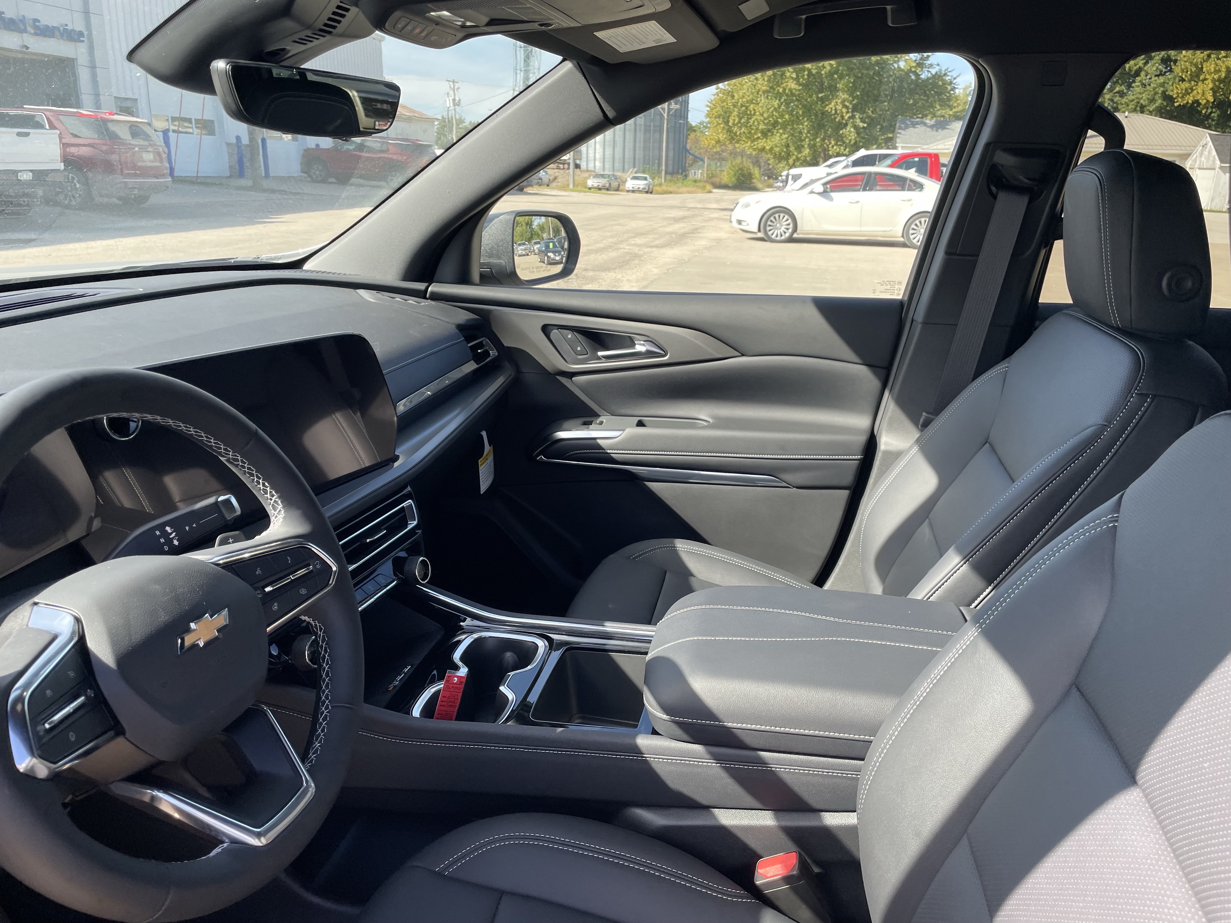 2027 Chevrolet Traverse LT - Photo 10