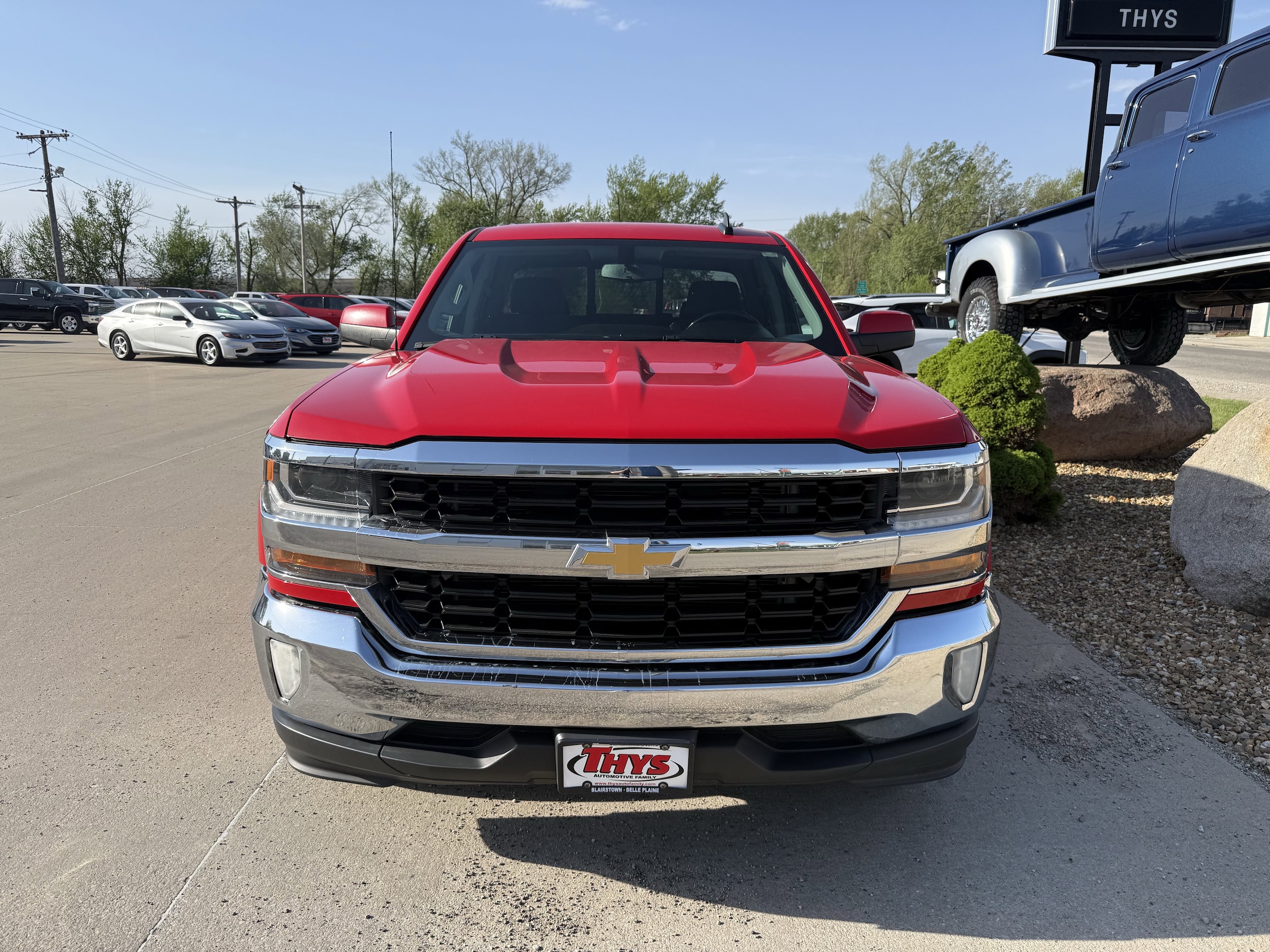 Used 2016 Chevrolet Silverado 1500 LT with VIN 1GCRCREC7GZ371720 for sale in Vinton, IA