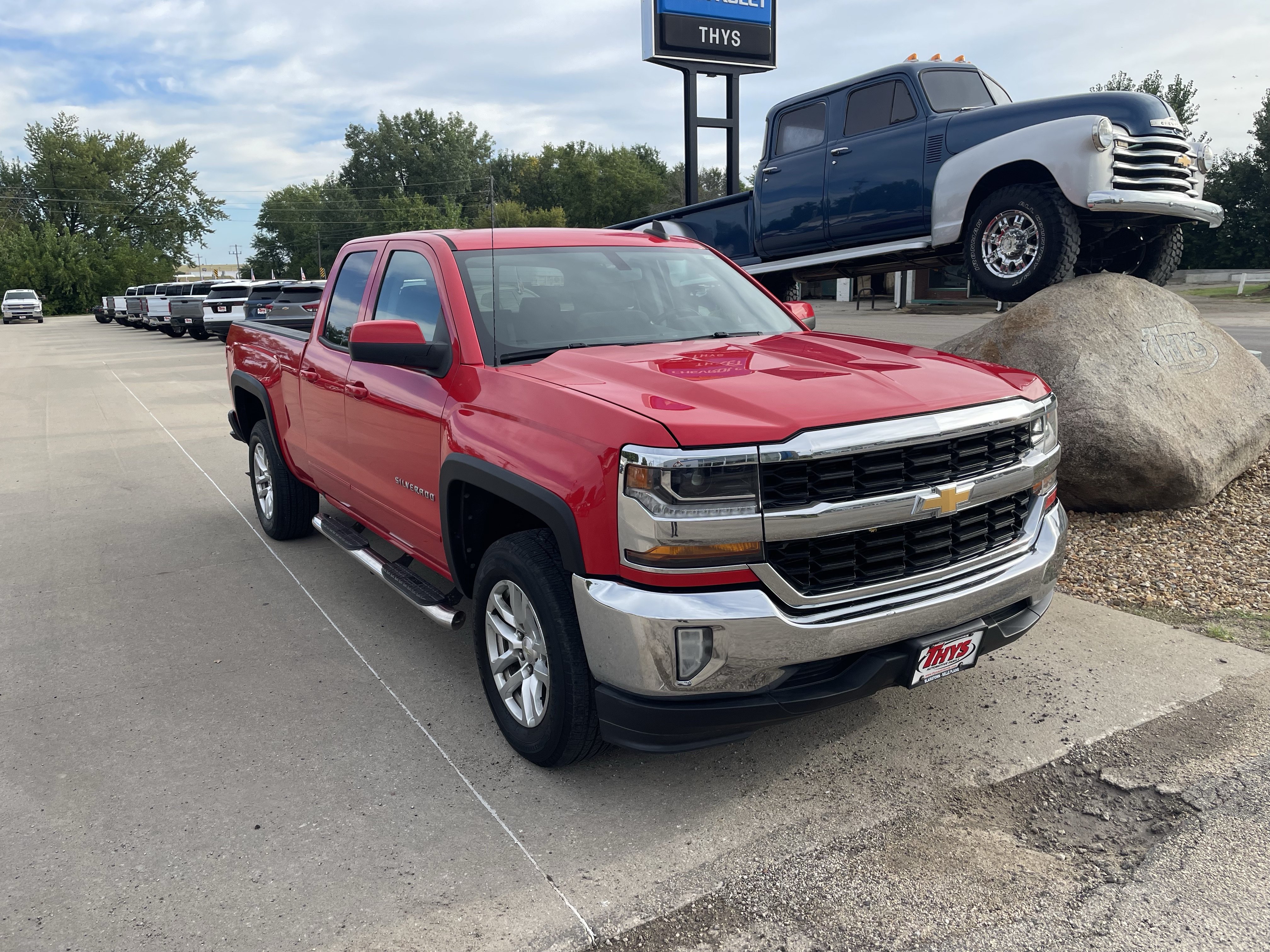 Used 2016 Chevrolet Silverado 1500 LT with VIN 1GCRCREC7GZ371720 for sale in Blairstown, IA