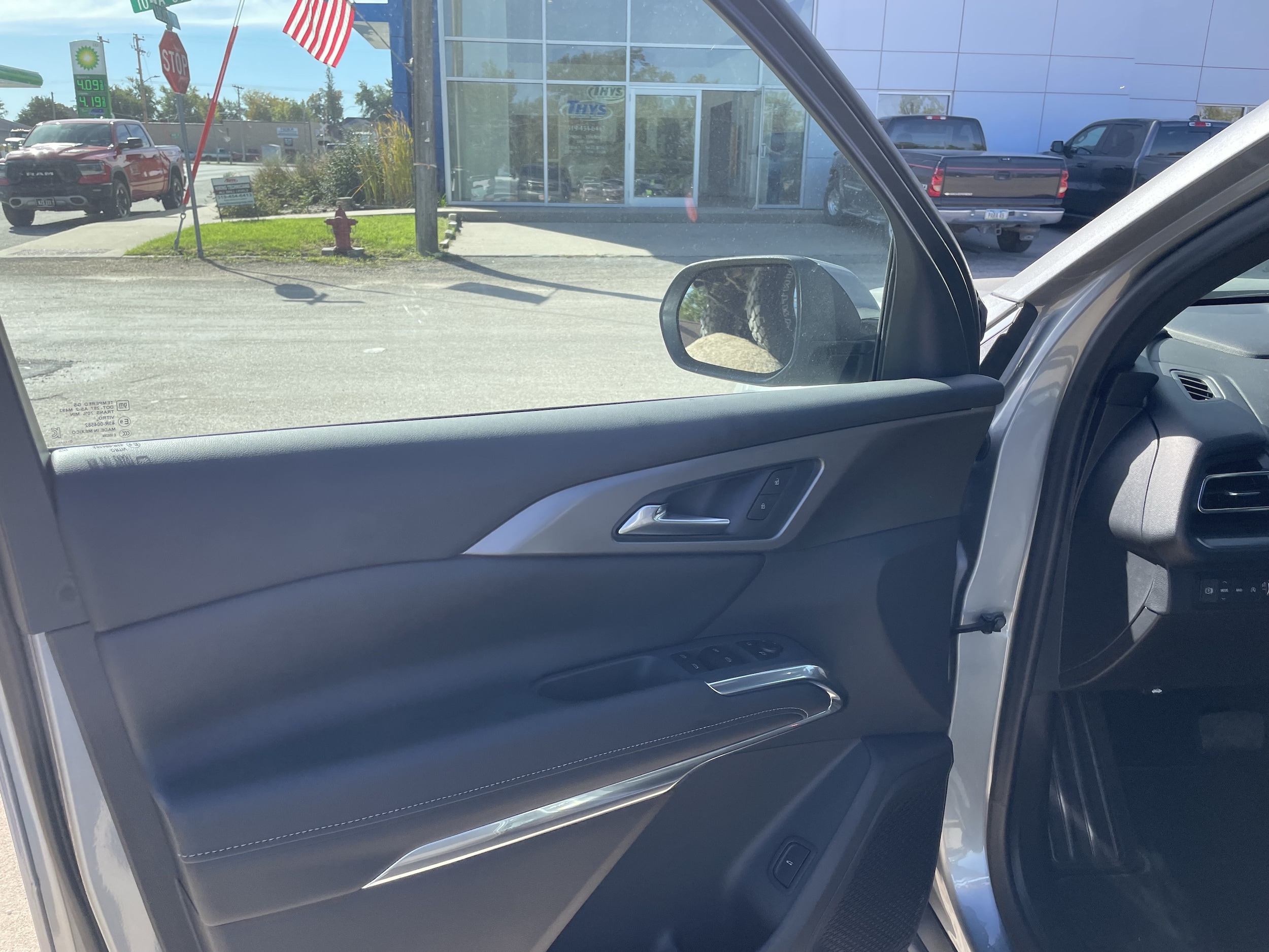 2027 Chevrolet Traverse LT - Photo 9