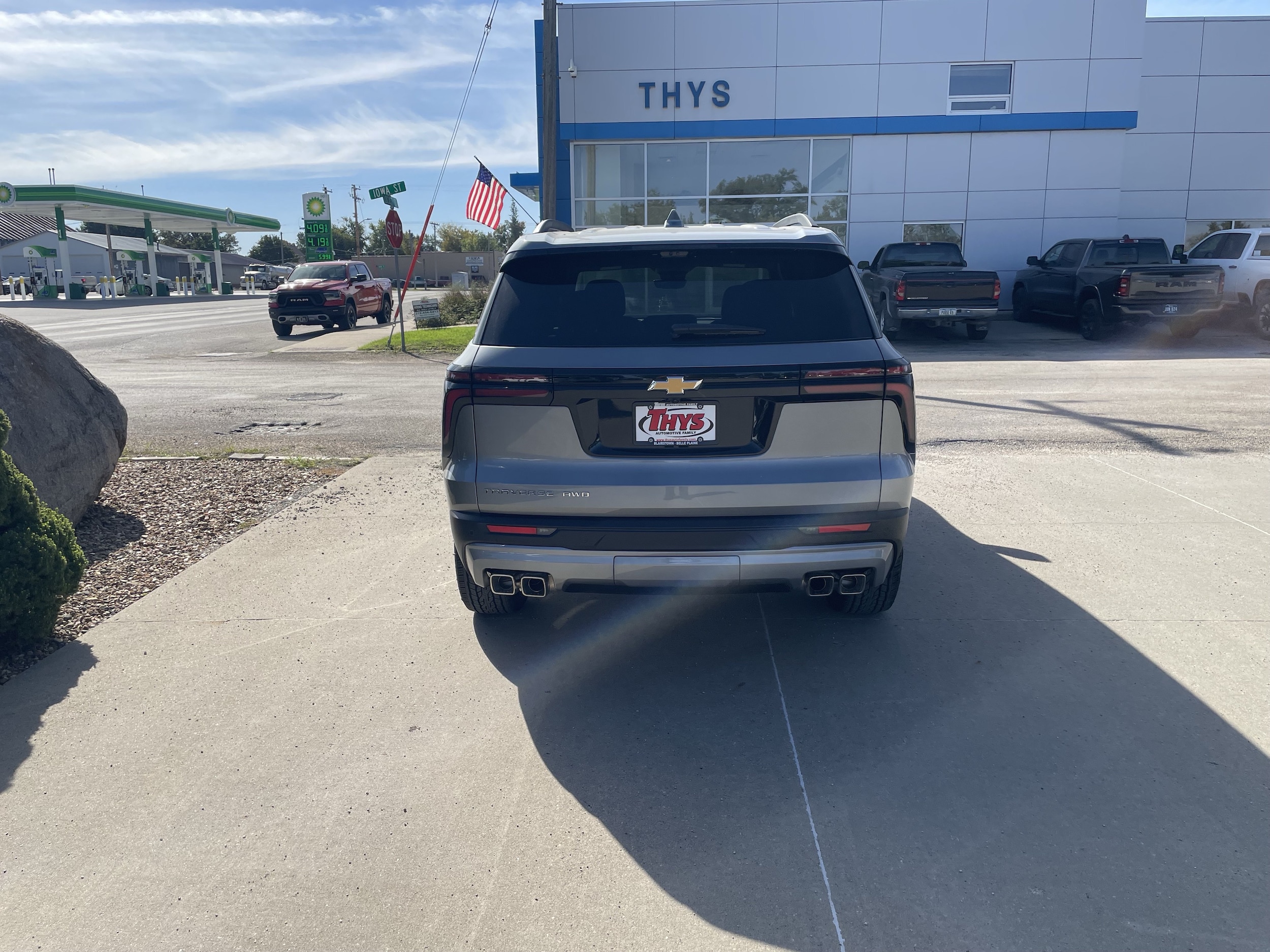 2027 Chevrolet Traverse LT - Photo 6