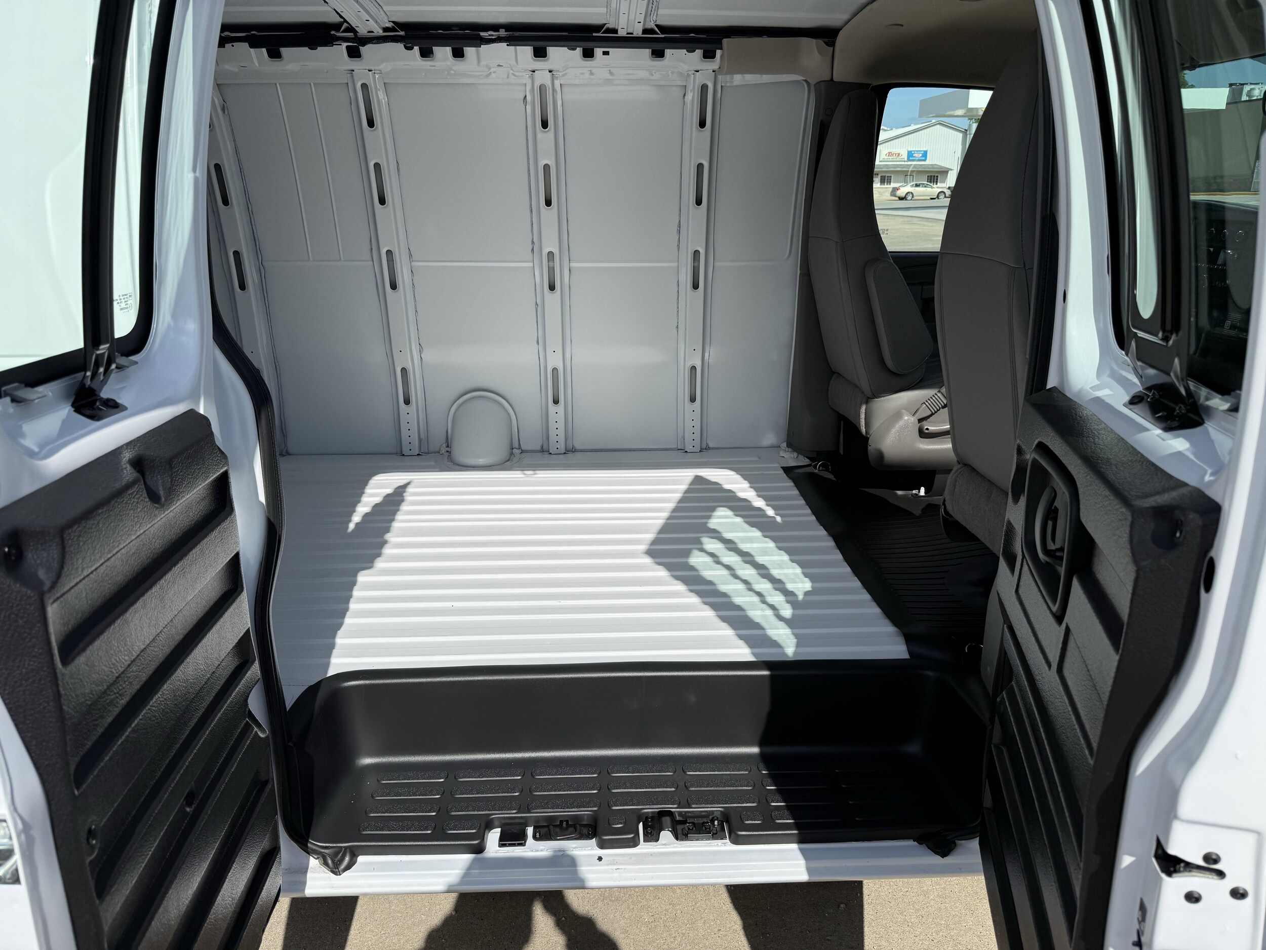2025 Chevrolet Express Cargo Work Van - Photo 18