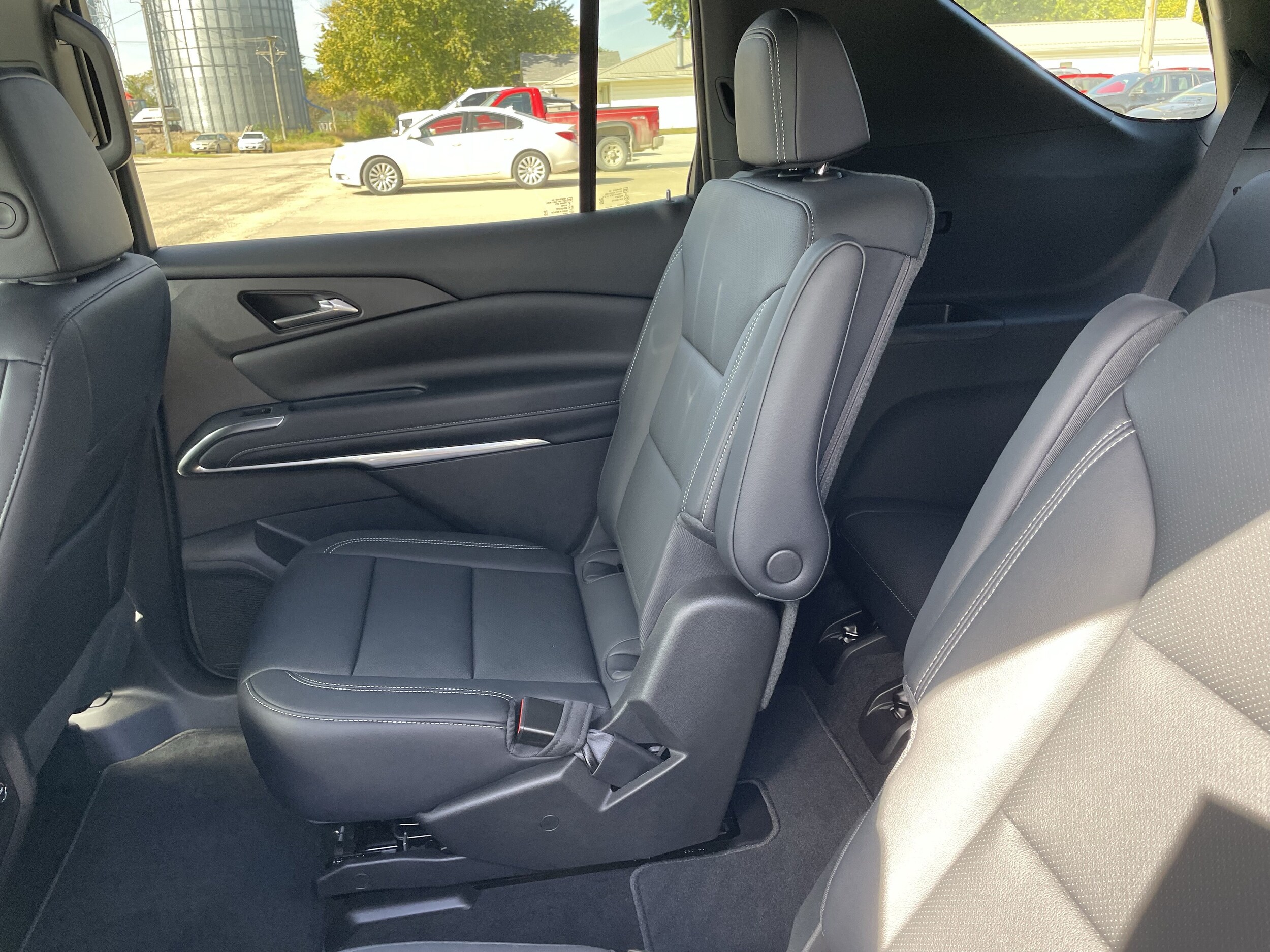 2027 Chevrolet Traverse LT - Photo 13