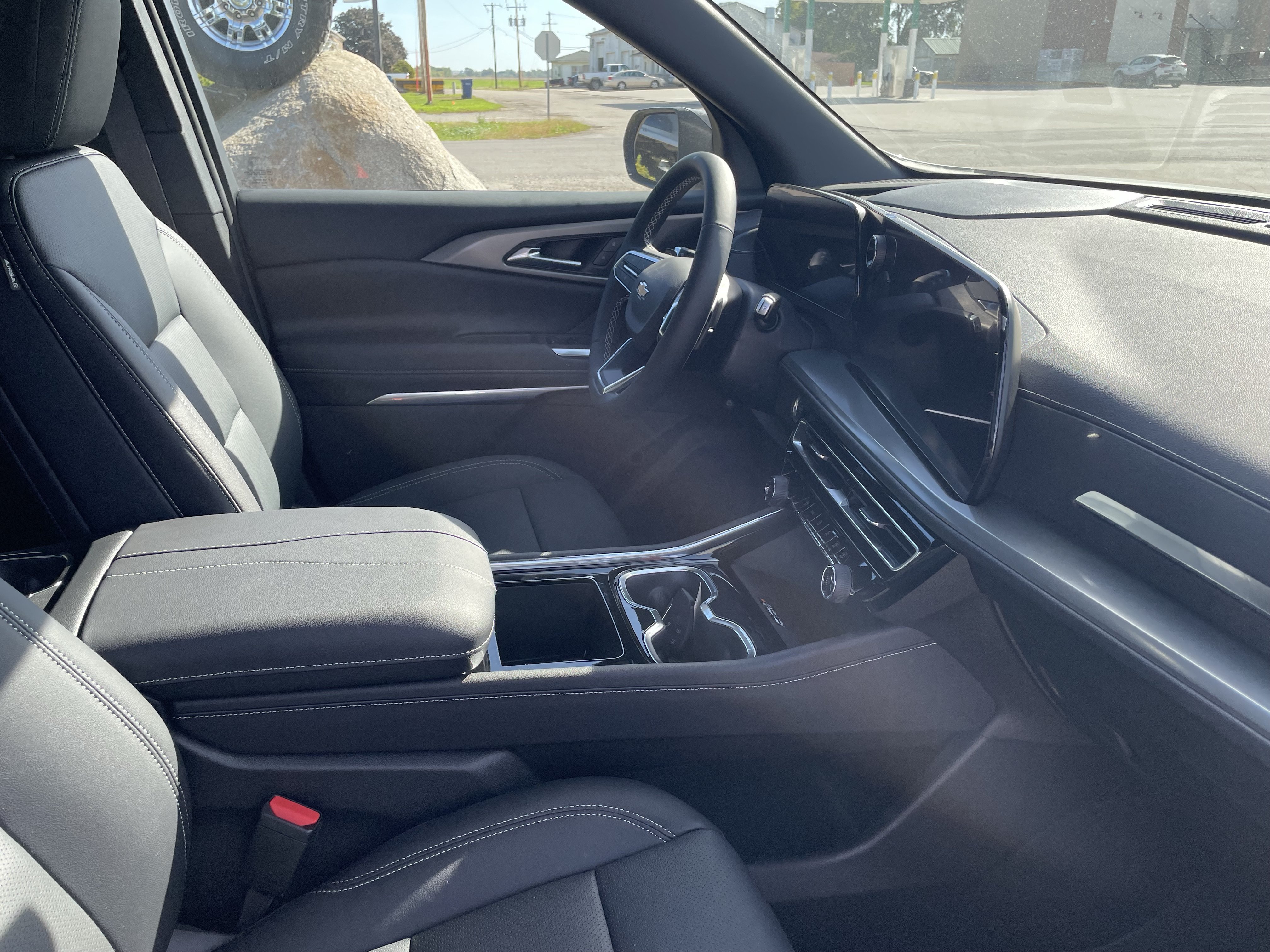 2027 Chevrolet Traverse LT - Photo 20