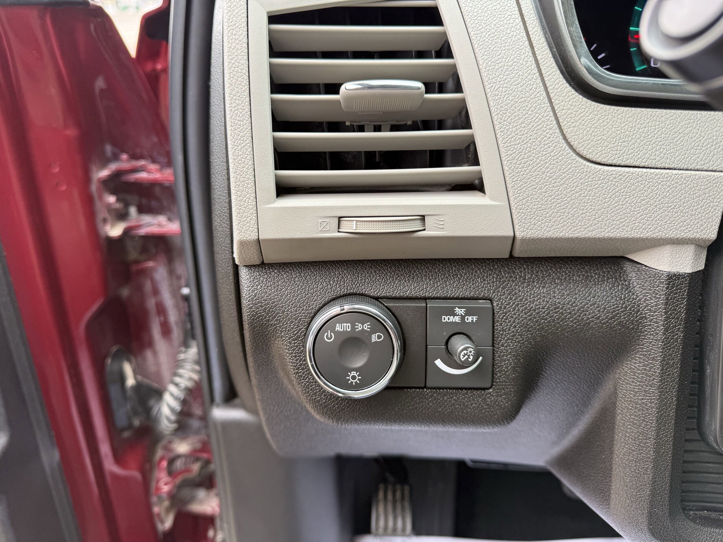 2010 Chevrolet Traverse LTZ - Photo 11