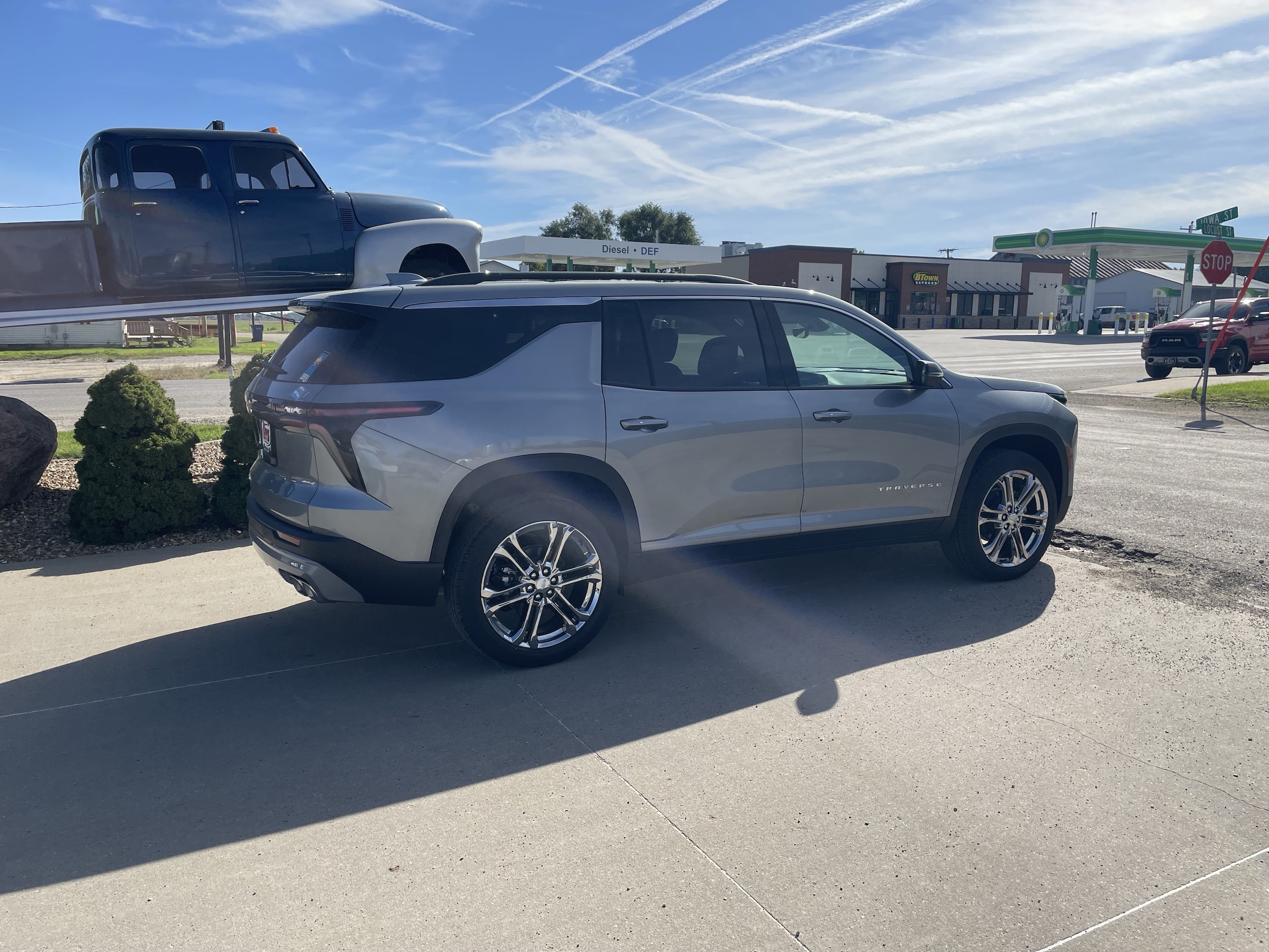 2027 Chevrolet Traverse LT - Photo 8