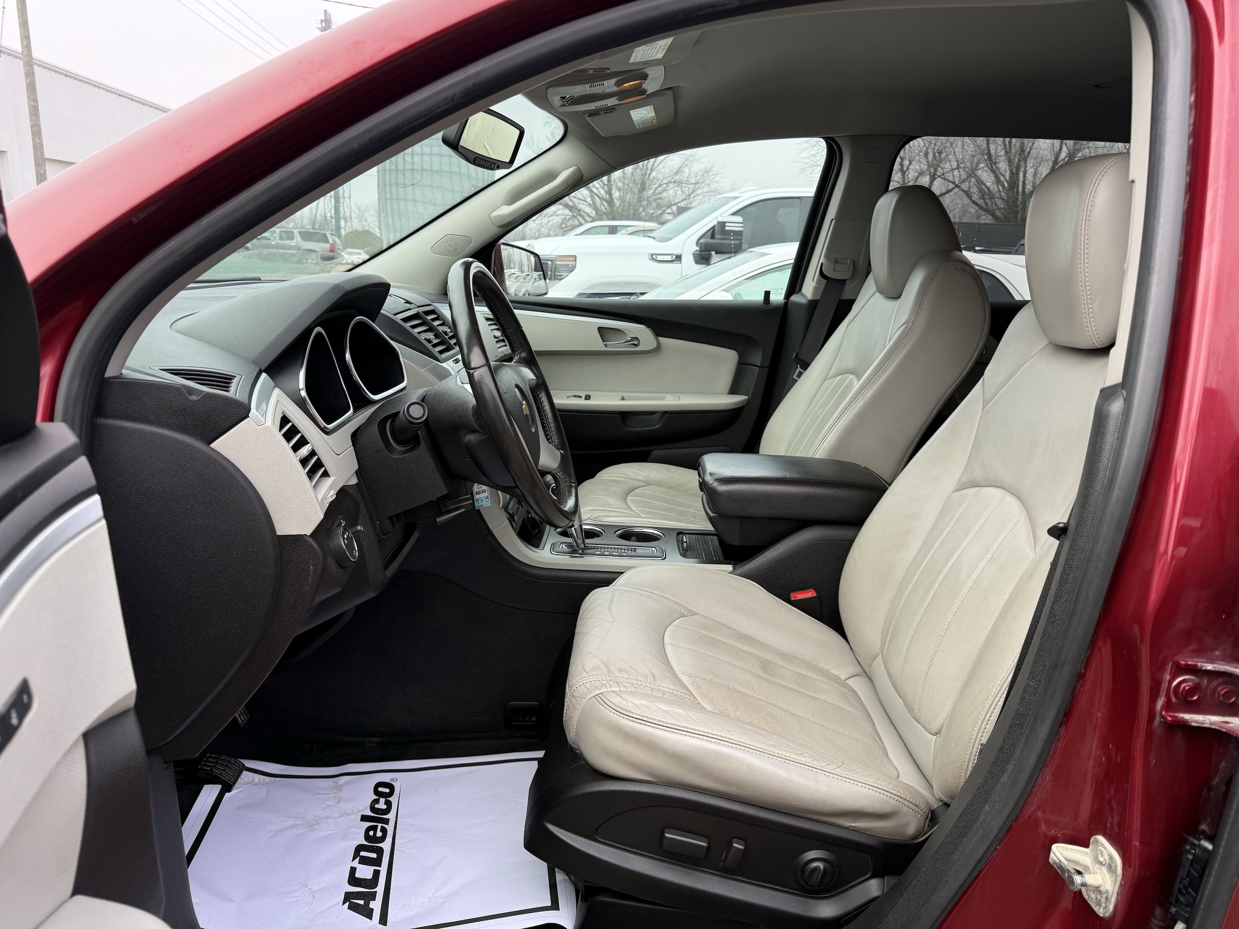 2010 Chevrolet Traverse LTZ - Photo 7