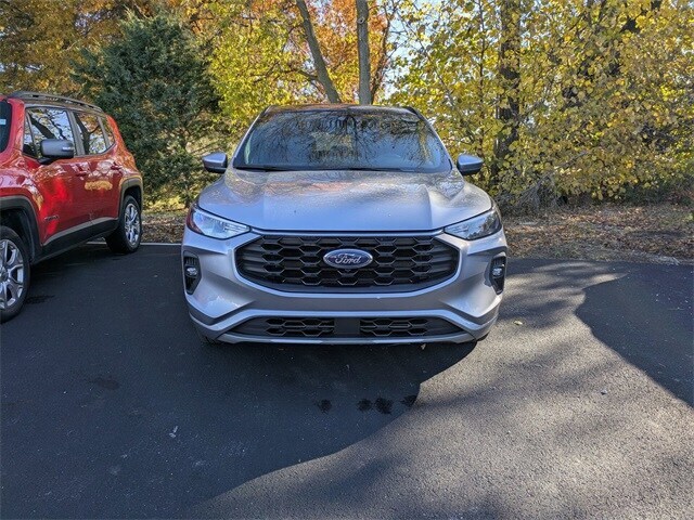 2023 Ford Escape ST-Line Select photo 2