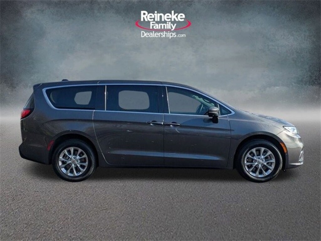 Used 2023 Chrysler Pacifica Touring L Van Passenger Van
