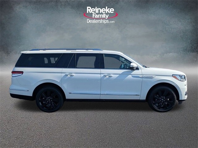 2022 Lincoln Navigator Reserve L photo 3