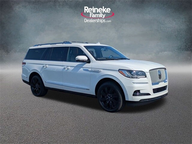 2022 Lincoln Navigator Reserve L photo 2