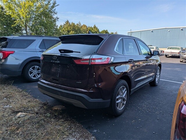2024 Ford Edge SEL photo 2