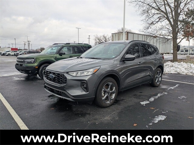 2025 Ford Escape ST-Line Select's photo