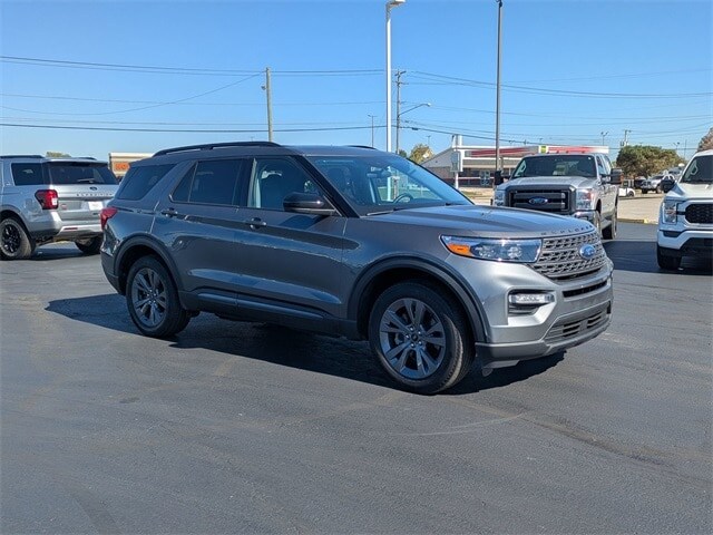 2023 Ford Explorer XLT photo 2