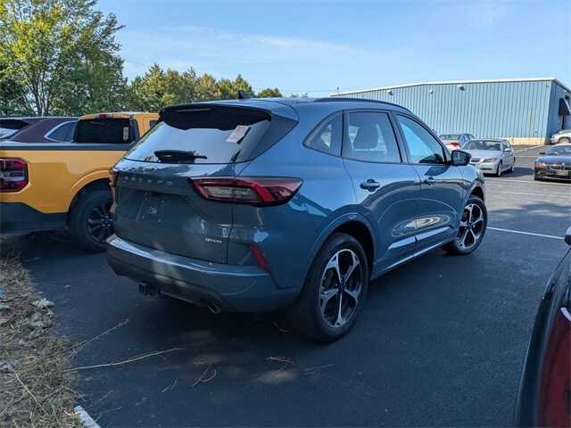 2023 Ford Escape ST-Line Elite photo 3