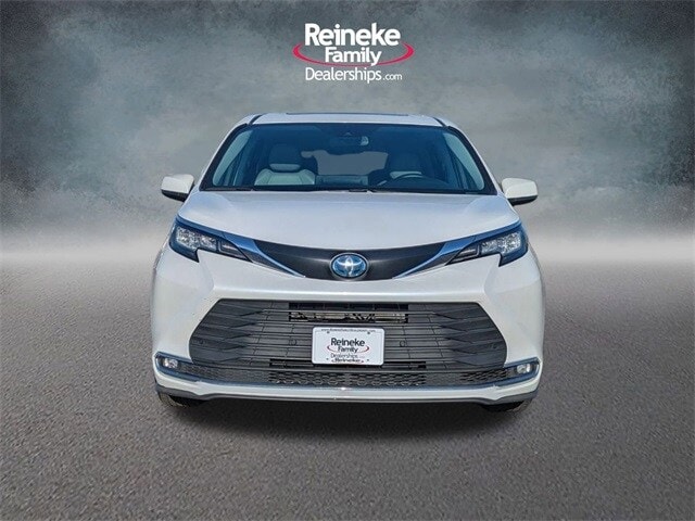 Used 2023 Toyota Sienna XLE with VIN 5TDYRKEC9PS159694 for sale in Tiffin, OH