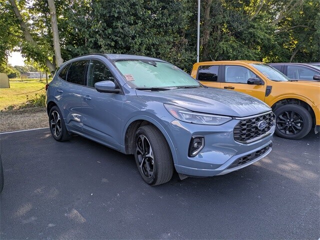 2023 Ford Escape ST-Line Elite photo 2