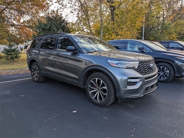 2023 Ford Explorer ST photo 2