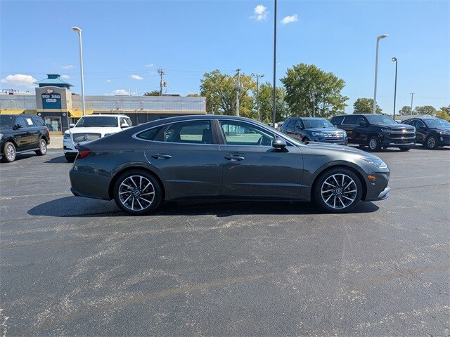 2022 Hyundai Sonata Limited photo 4