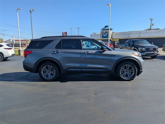 2023 Ford Explorer XLT photo 3