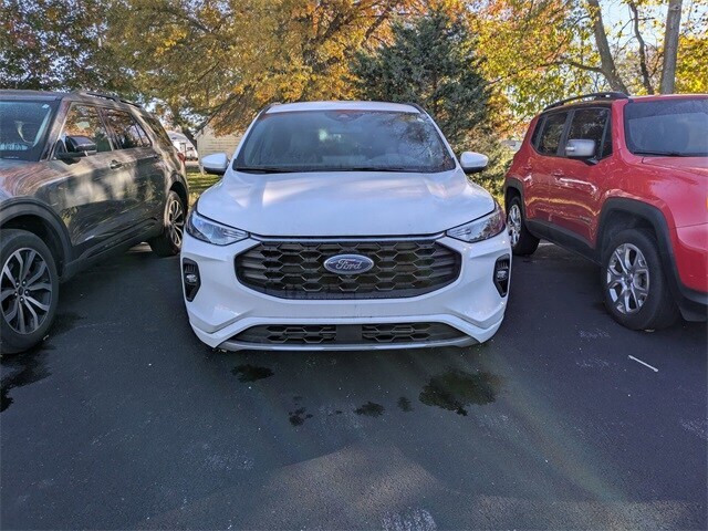2023 Ford Escape ST-Line Select photo 2