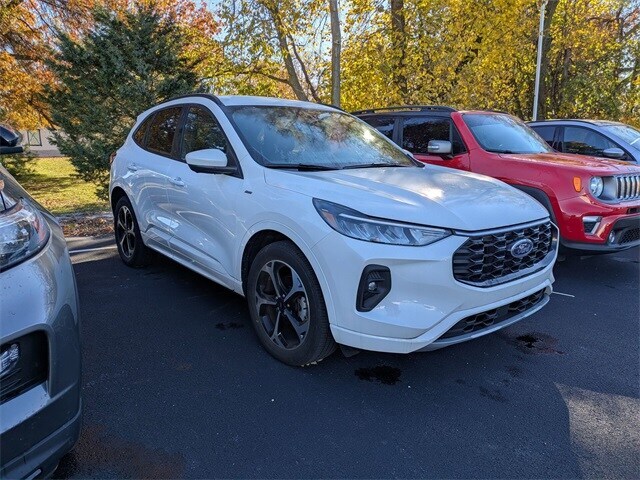 2023 Ford Escape ST-Line Select photo 3