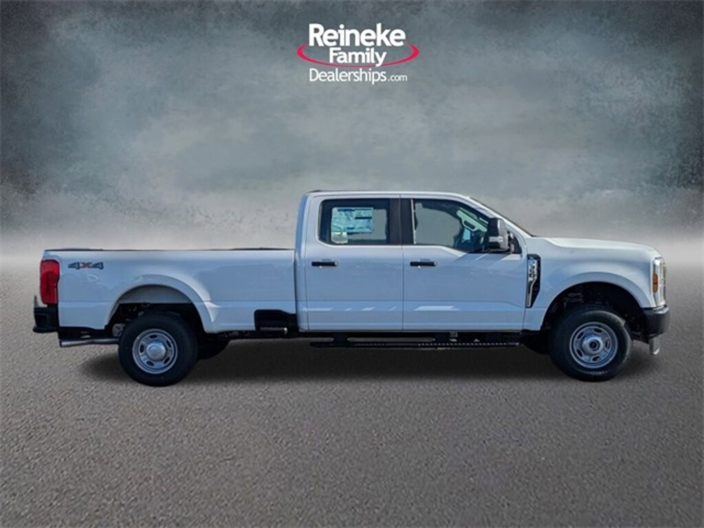 New 2026 Ford F-350 XLT Truck Crew Cab