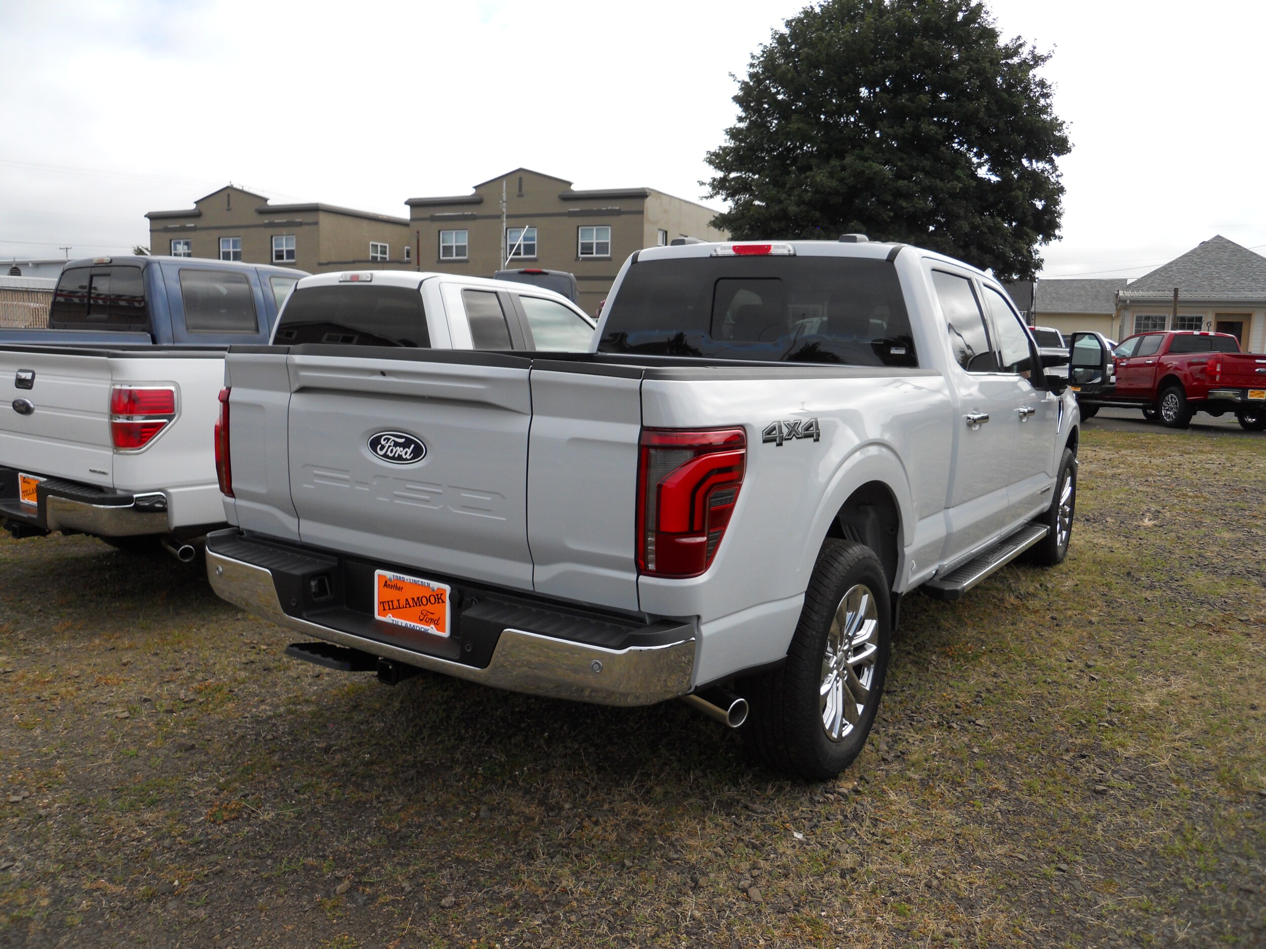 2025 Ford F-150 Lariat photo 2