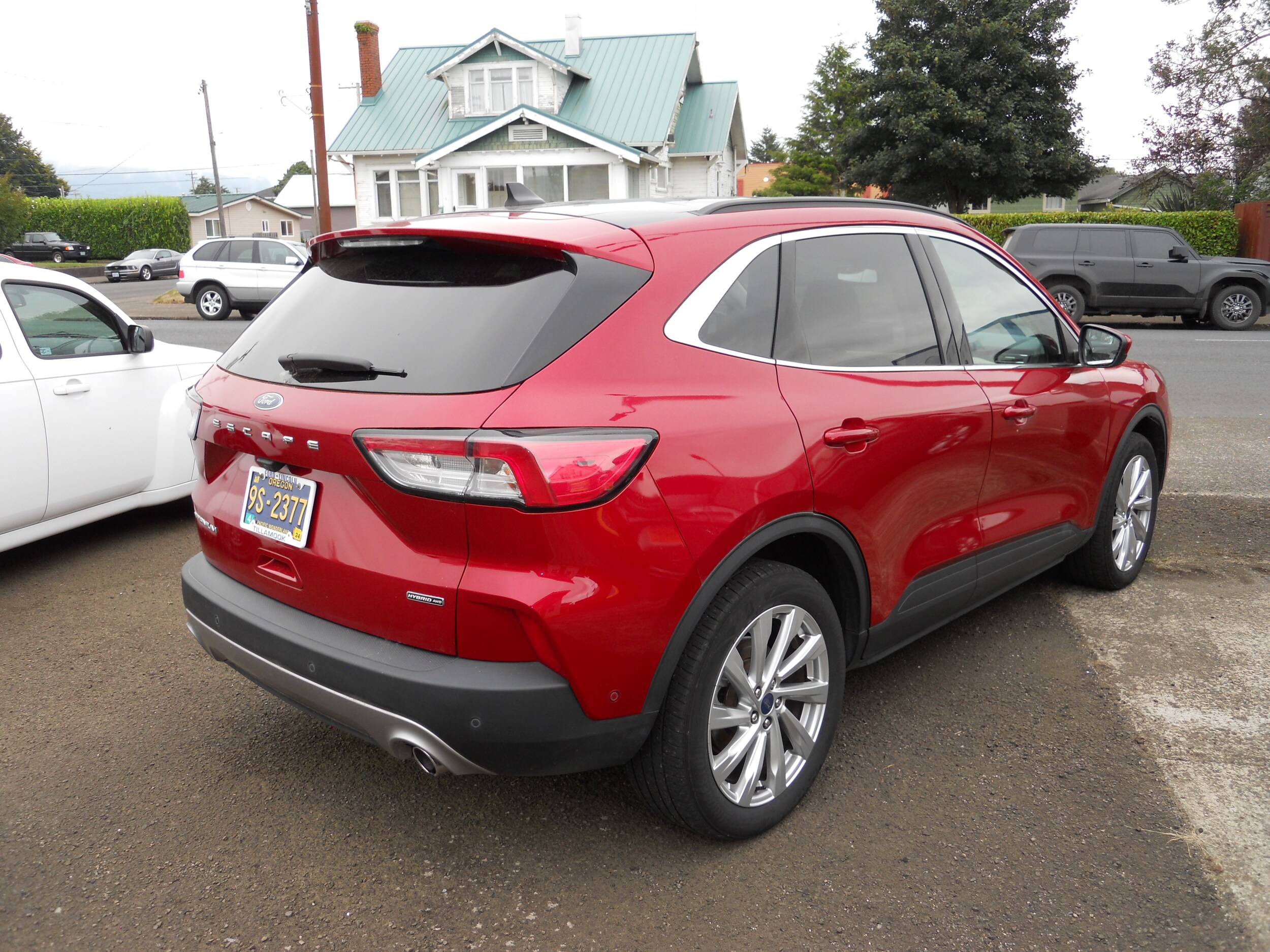 2022 Ford Escape Titanium Hybrid photo 2