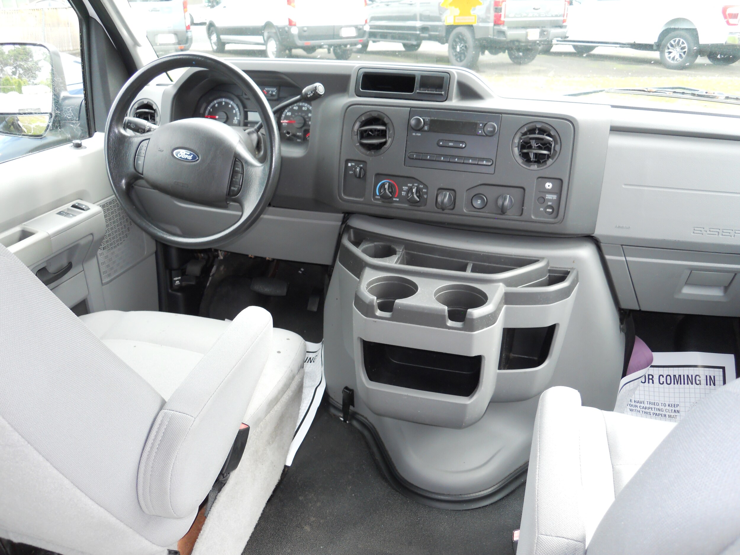 2013 Ford E-250 photo 2