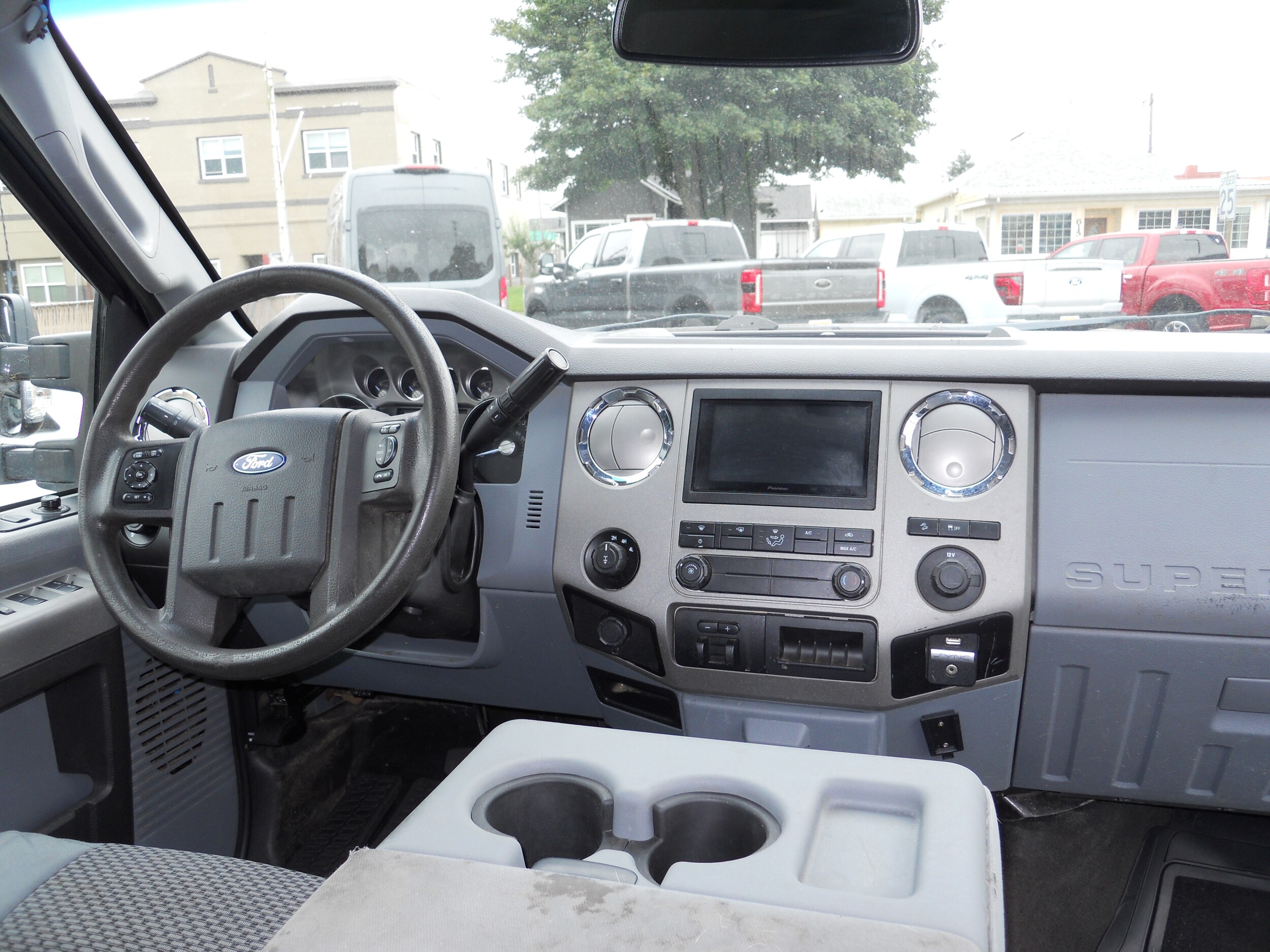 2014 Ford F-350 XLT photo 3