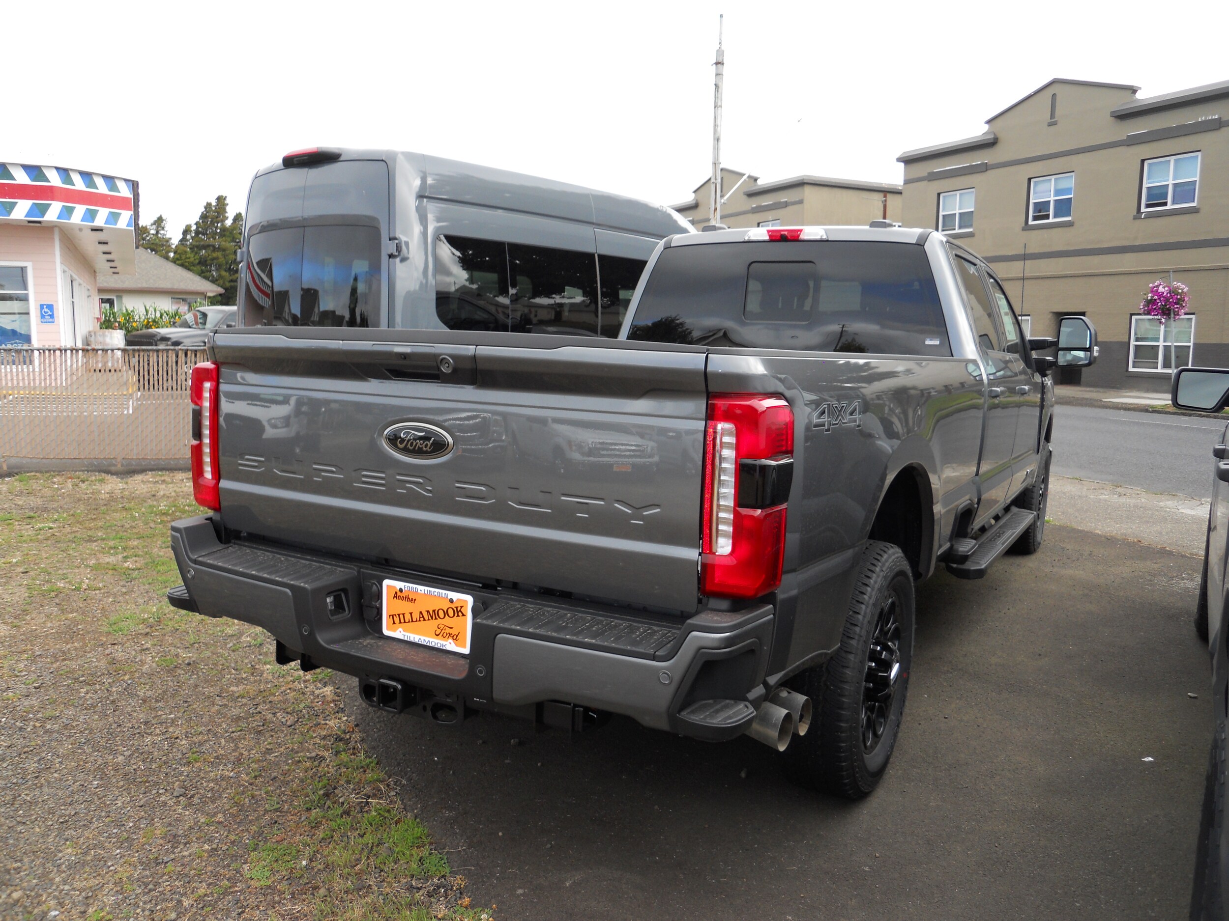 2025 Ford F-350 XLT photo 2