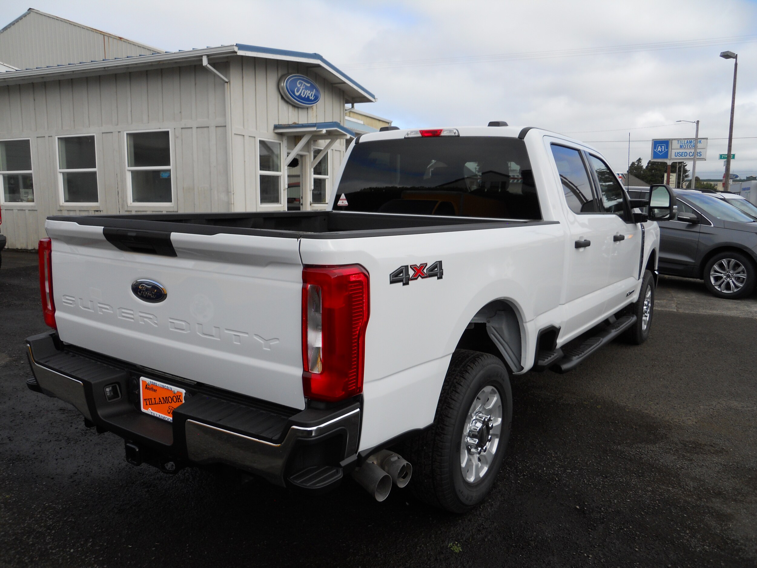 2023 Ford F-250 XLT photo 2