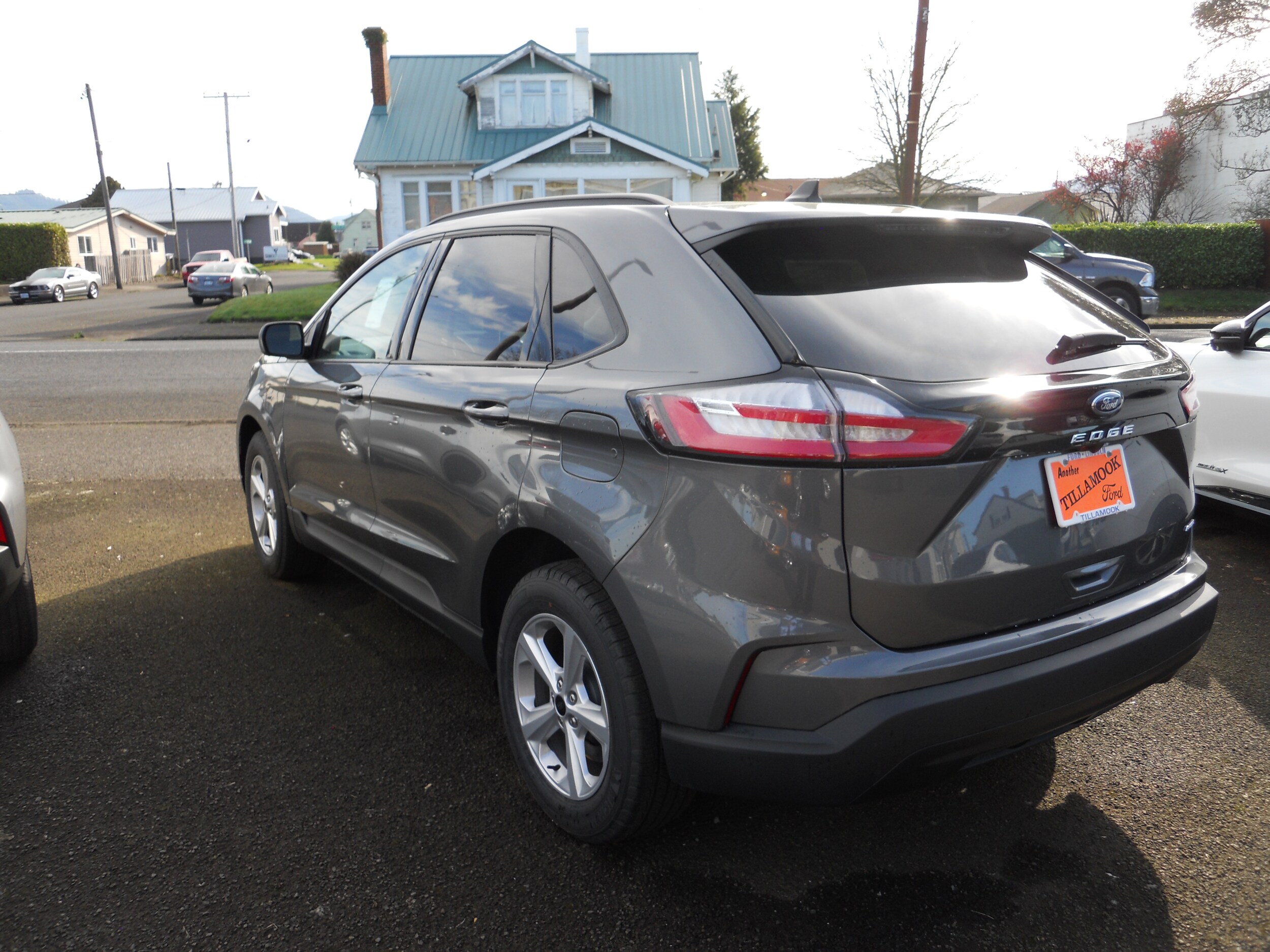 2024 Ford Edge SE photo 2