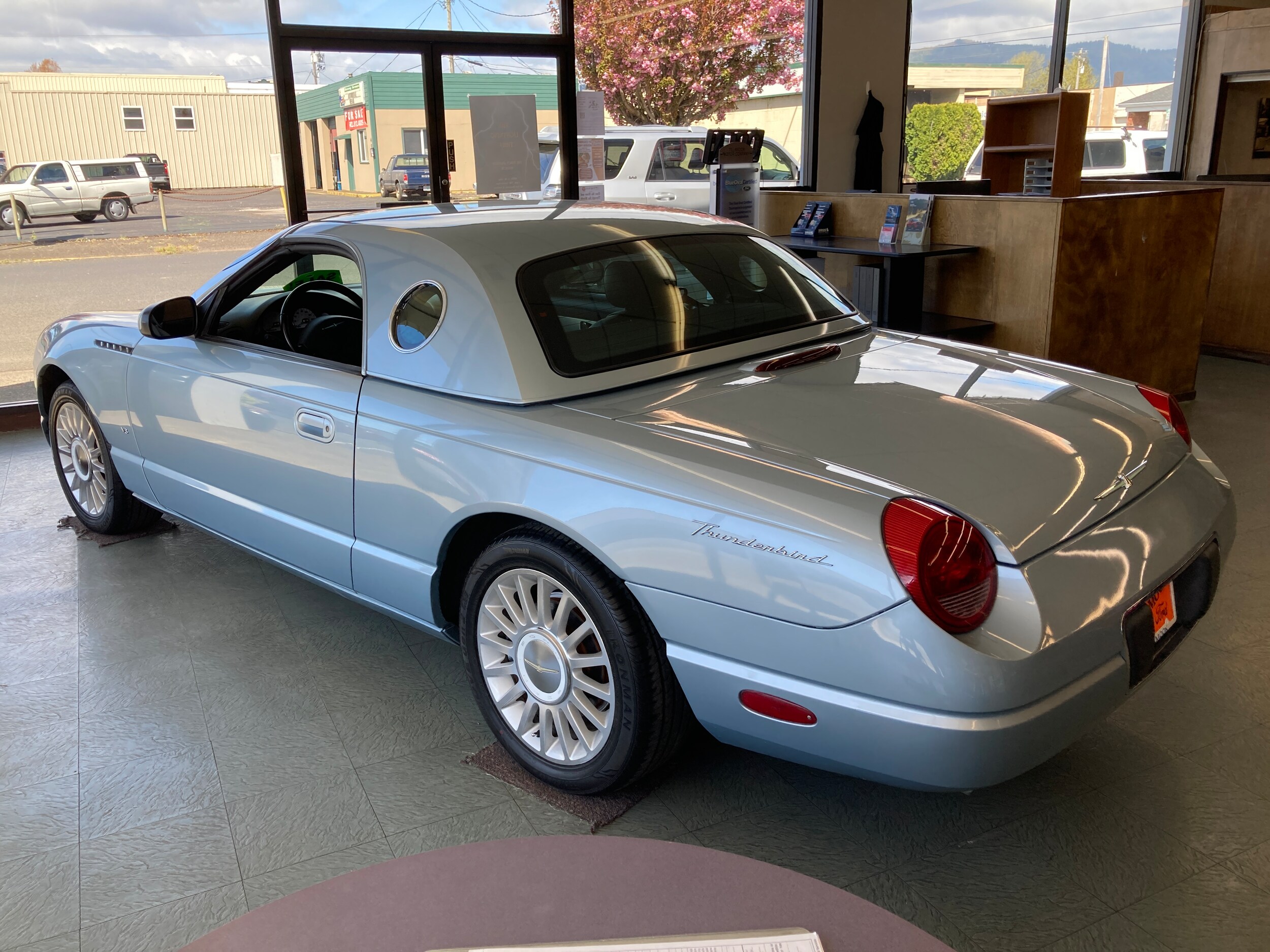 2004 Ford Thunderbird photo 2