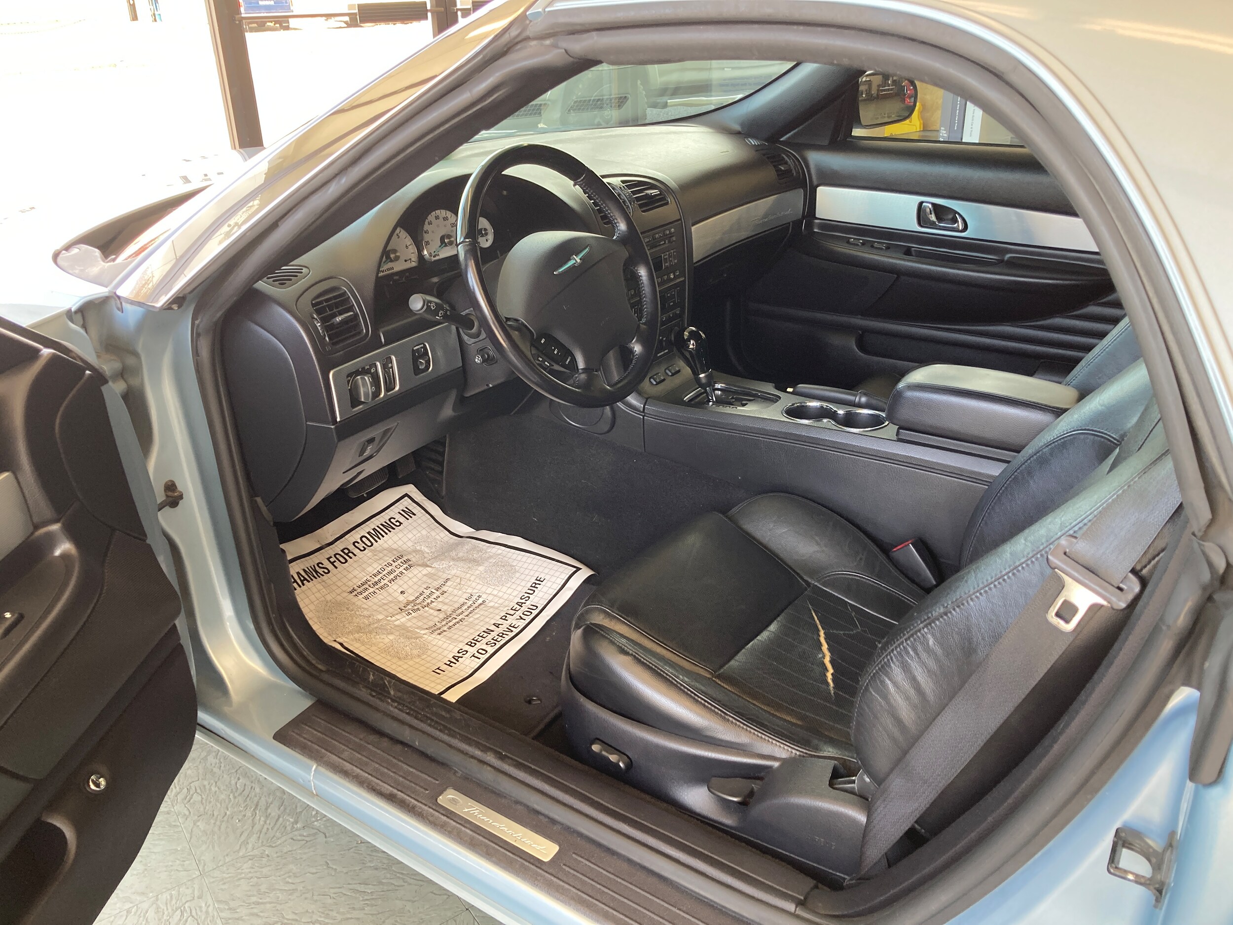 2004 Ford Thunderbird photo 3