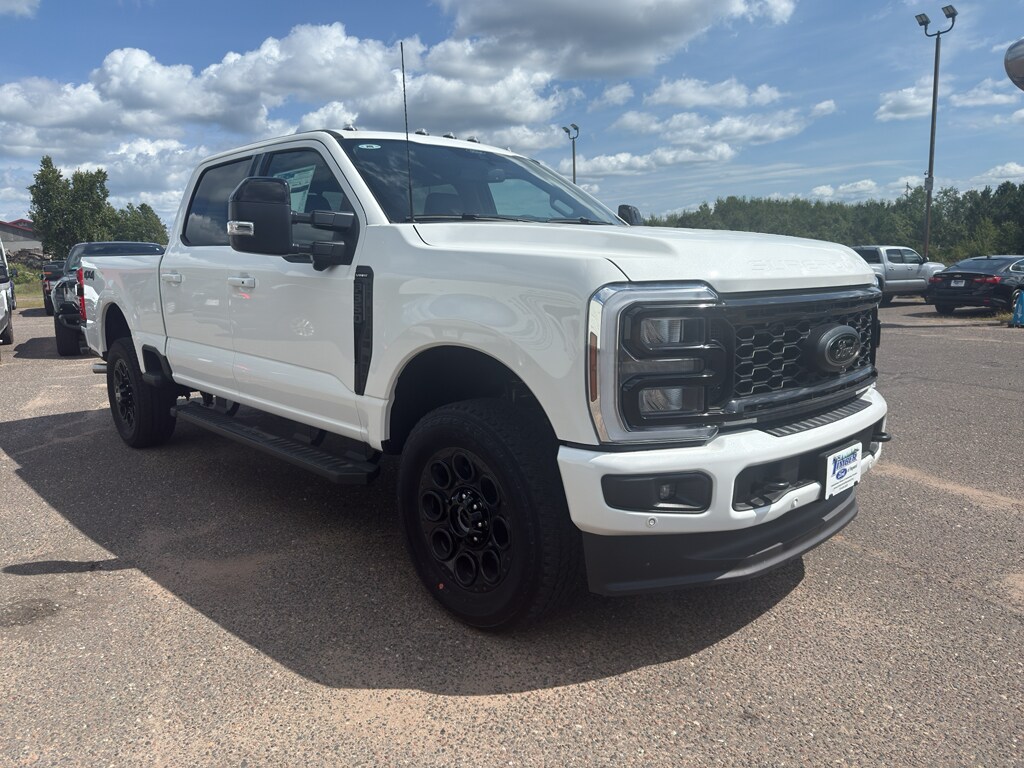 2025 Ford F-350 Lariat photo 3