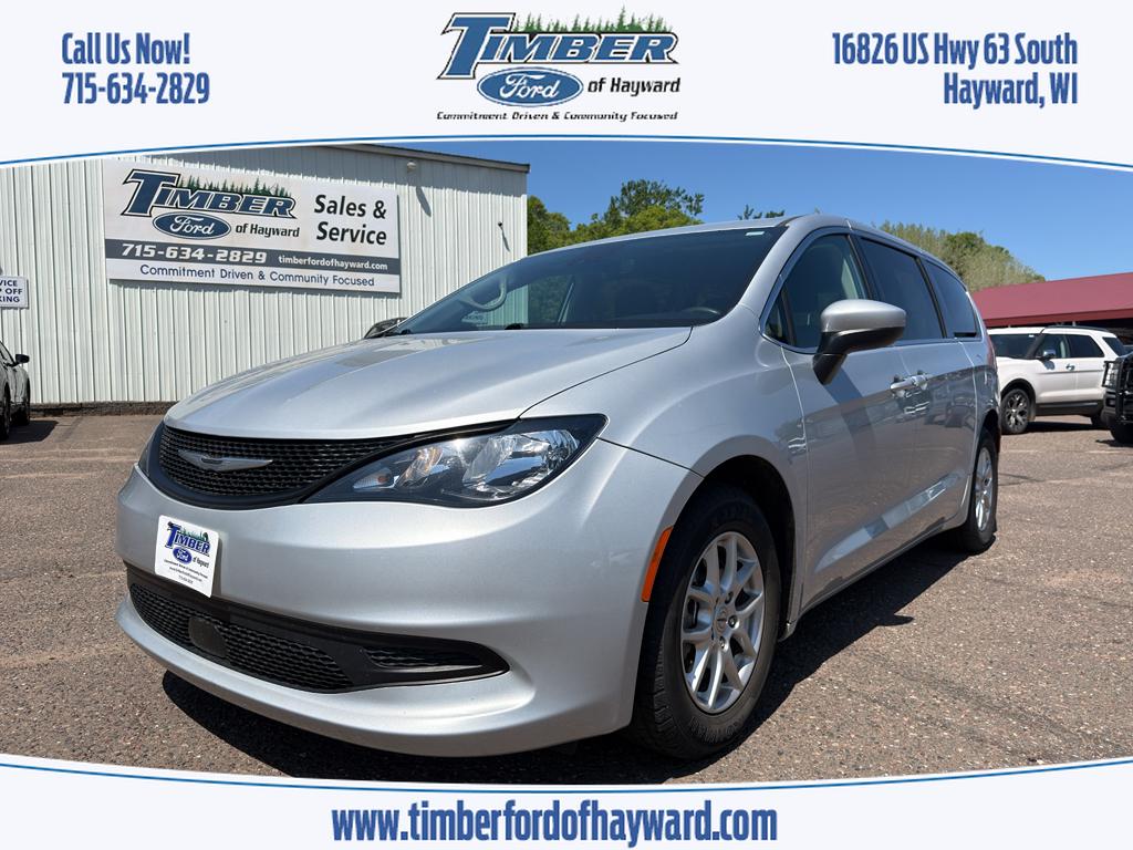 2023 Chrysler Voyager LX's photo