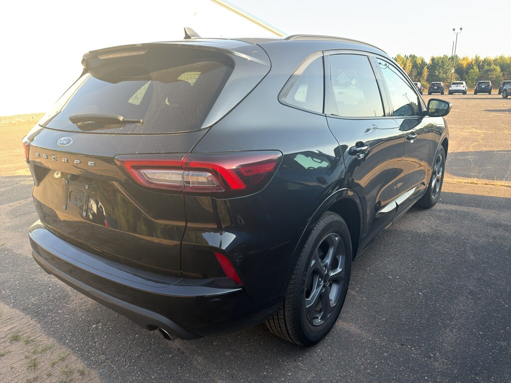 2023 Ford Escape ST-Line photo 4