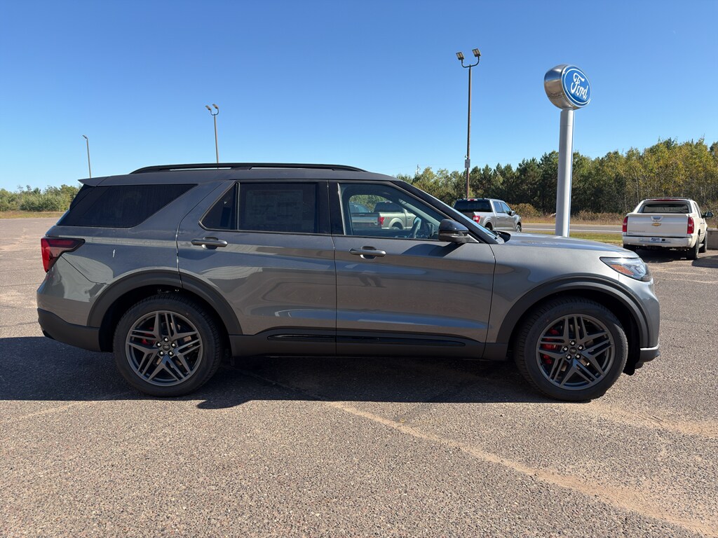 2025 Ford Explorer ST photo 2