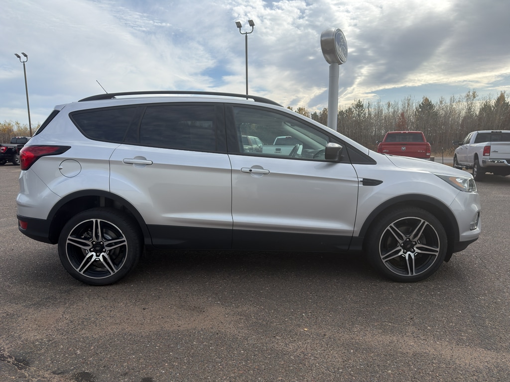 2019 Ford Escape SEL Sport photo 3