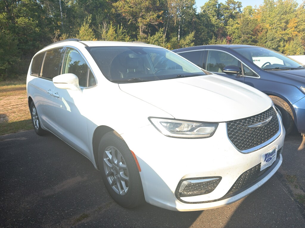 2022 Chrysler Pacifica Touring L photo 3
