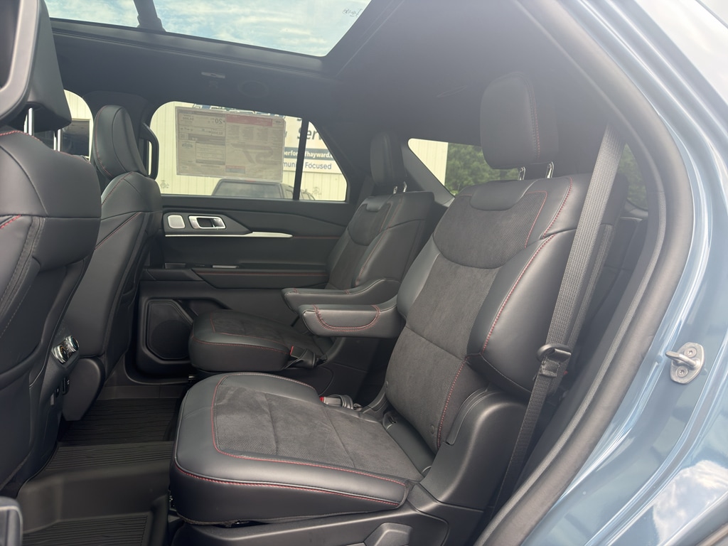 2026 Ford Explorer ST - Photo 13