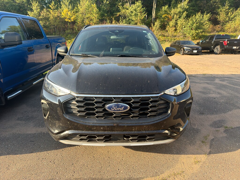 2023 Ford Escape ST-Line photo 2