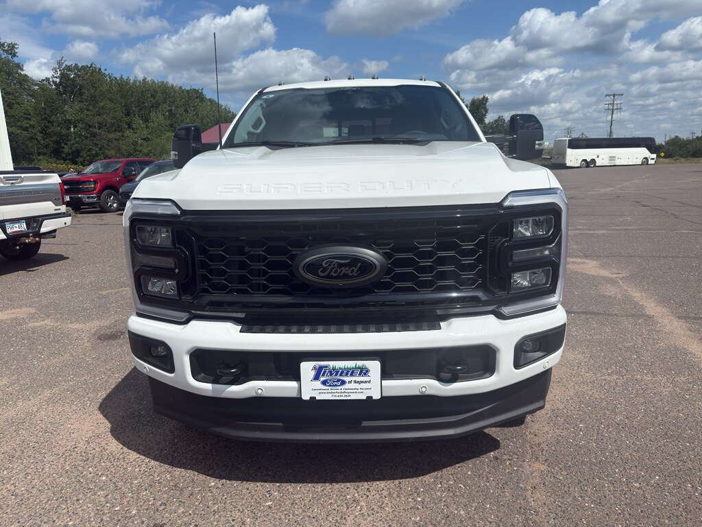 2025 Ford F-350 Lariat photo 2